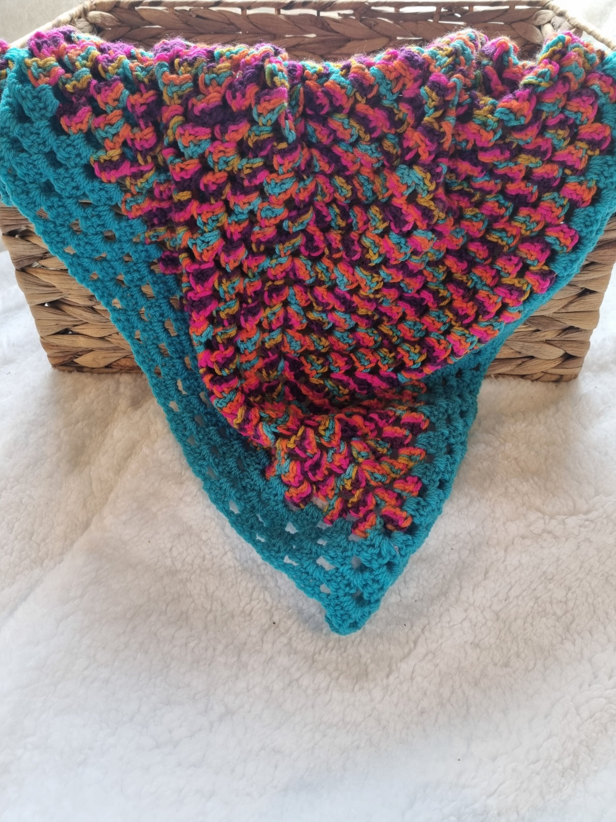 Bright flecked blanket, trimmed in blue